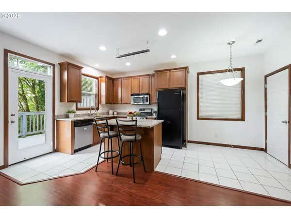 810 E 9TH ST #B8, Newberg, OR 97132