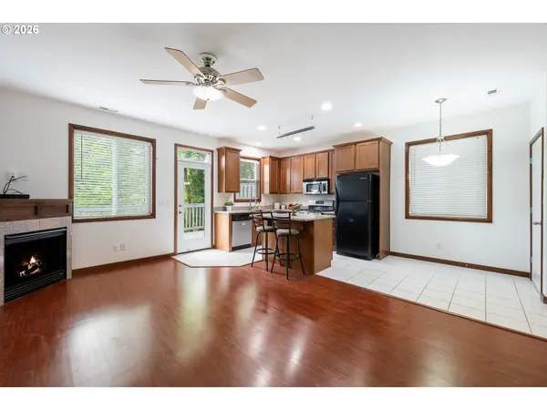 810 E 9TH ST #B8, Newberg, OR 97132