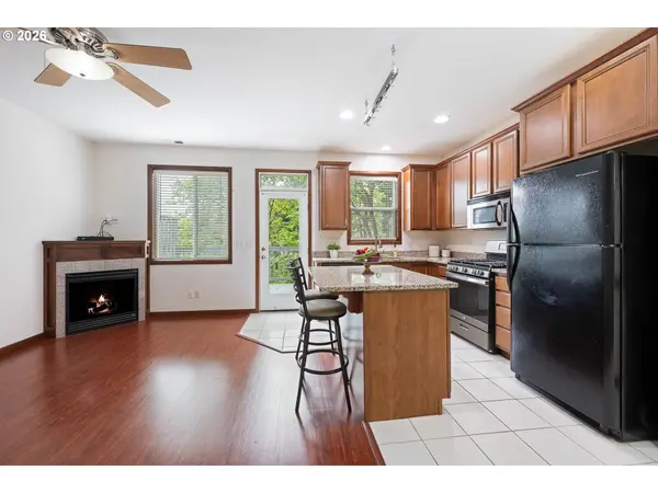 810 E 9TH ST #B8, Newberg, OR 97132
