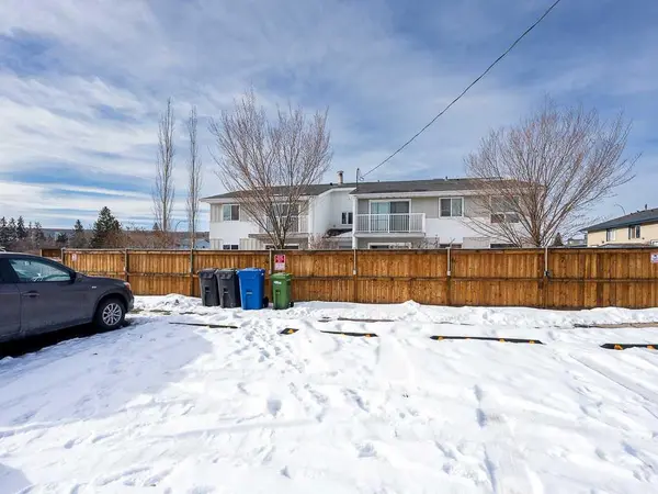 4328 75 ST NW #5, Calgary, AB T3B 2M8