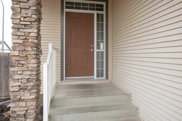 1 Ivey Close, Red Deer, AB T4R 3N2