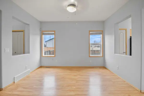 1 Ivey Close, Red Deer, AB T4R 3N2
