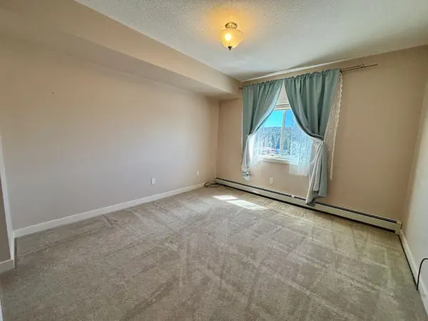 109 Seabolt DR #309, Hinton, AB T7V 1K2