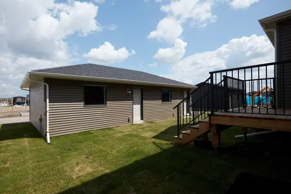 80 Emberside GRV, Cochrane, AB T4C 3C8