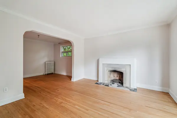 326 Lawrence AVE W, Toronto C04, ON M5M 1B4