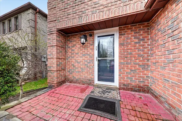 25 Stockbridge CRES, Ajax, ON L1T 2H2