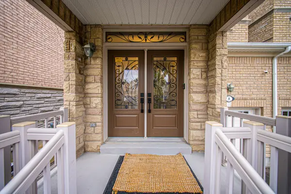 8 Bristlewood CRES, Vaughan, ON L4J 0H4