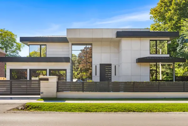32 Laureleaf RD, Markham, ON L3T 2X5