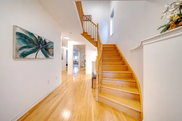 8 Kavanagh AVE, East Gwillimbury, ON L9N 0P6