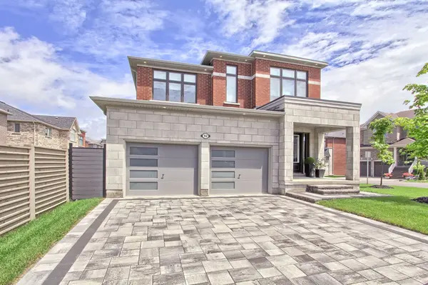 92 Maple Fields CIR, Aurora, ON L4G 0P5