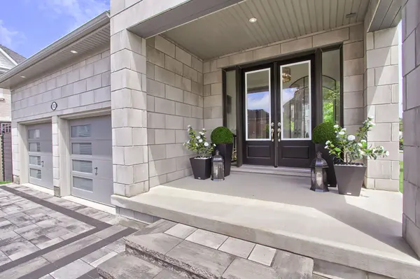 92 Maple Fields CIR, Aurora, ON L4G 0P5