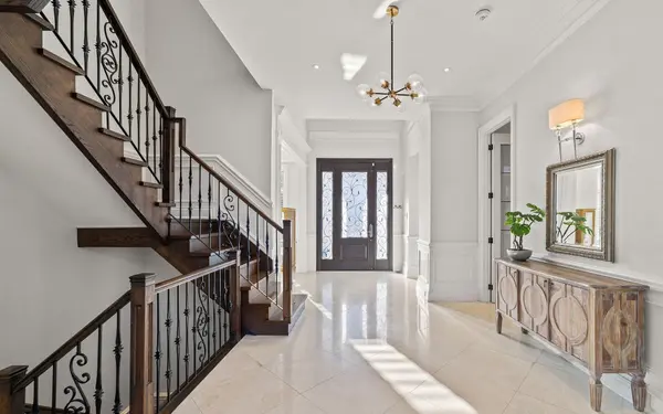 18 Parker AVE, Richmond Hill, ON L4E 2W5