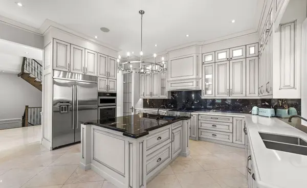 18 Parker AVE, Richmond Hill, ON L4E 2W5