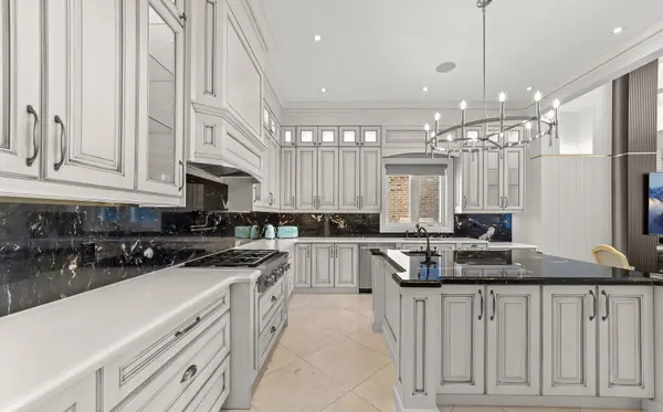 18 Parker AVE, Richmond Hill, ON L4E 2W5