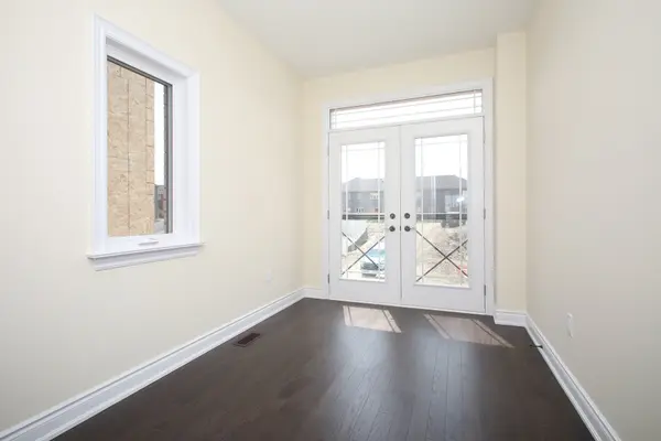 12 Elgin CT, Bradford West Gwillimbury, ON L3Z 4H7