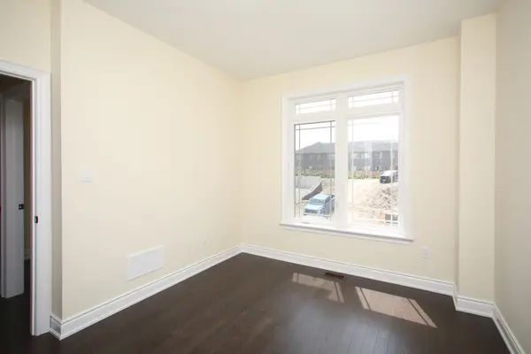 12 Elgin CT, Bradford West Gwillimbury, ON L3Z 4H7