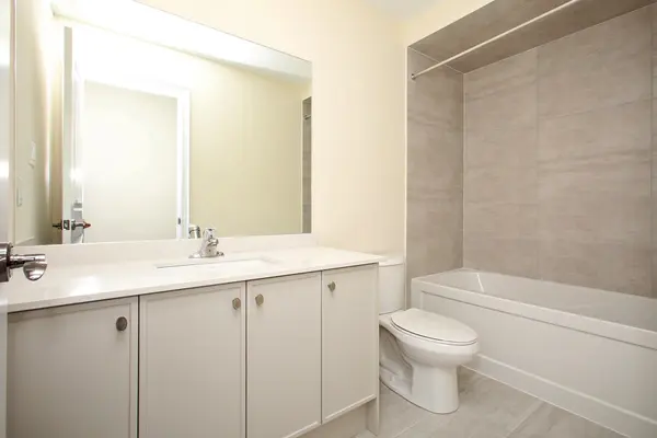 12 Elgin CT, Bradford West Gwillimbury, ON L3Z 4H7