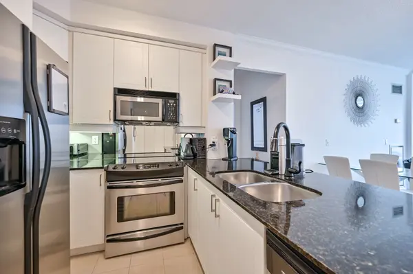 2083 Lake Shore BLVD W #1113, Toronto W06, ON M8V 4G2