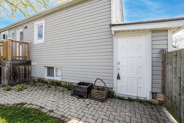 1078 Eastmount AVE #2, Mississauga, ON L5E 1Z3
