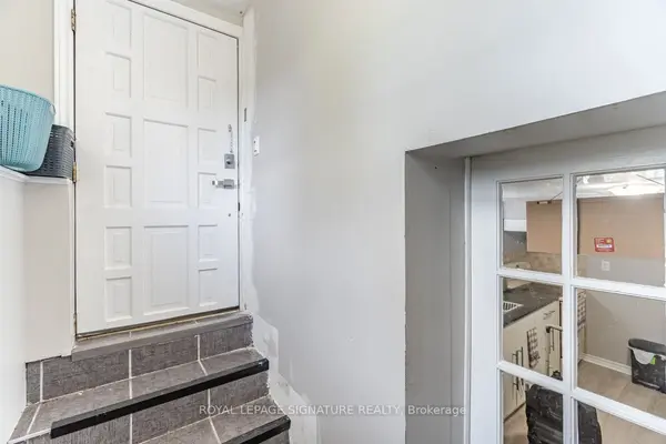 1078 Eastmount AVE #2, Mississauga, ON L5E 1Z3