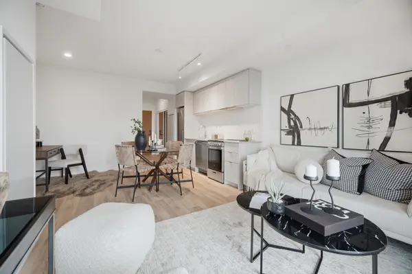 1660 Bloor ST W #1002, Toronto W02, ON M6P 1A8