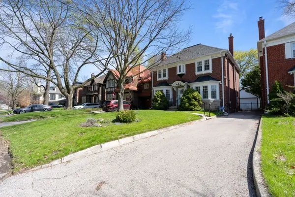 17 Kings Lynn RD, Toronto W08, ON M8X 2M9