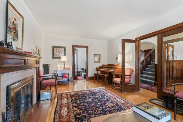 17 Kings Lynn RD, Toronto W08, ON M8X 2M9