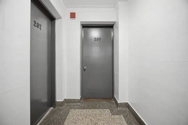 308 The Kingsway N/A #209, Toronto W08, ON M9A 3V2