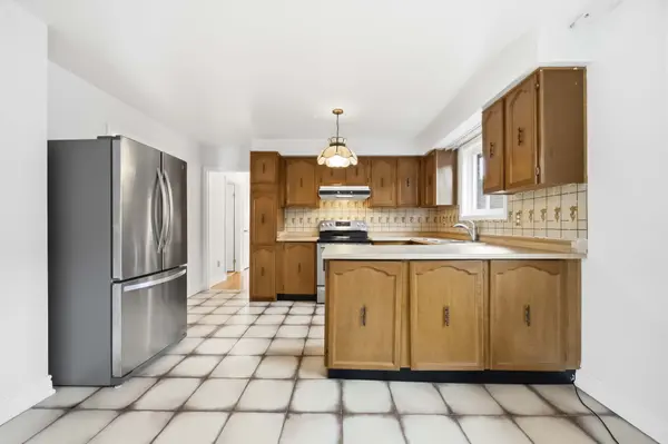 30 John Lindsay CT, Toronto W05, ON M3L 2K1