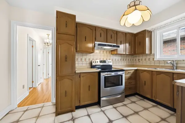 30 John Lindsay CT, Toronto W05, ON M3L 2K1