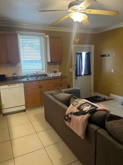 627 Caledonia RD, Toronto W04, ON M6E 4V7