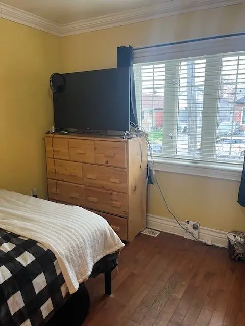 627 Caledonia RD, Toronto W04, ON M6E 4V7