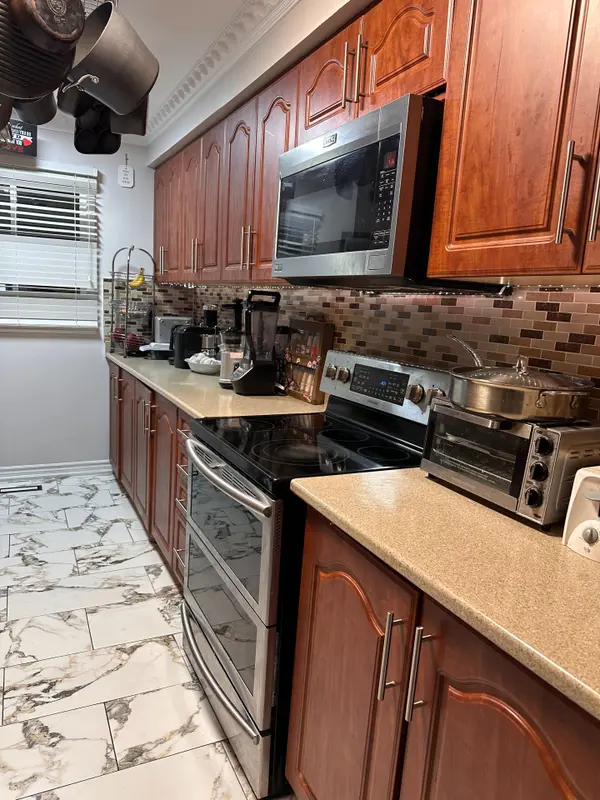 247 Royal Salisbury WAY, Brampton, ON L6V 3G4