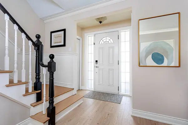 8 Markwood CRES, Toronto W08, ON M9C 1L2