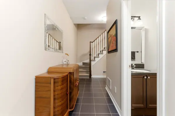 2362 Peppiatt Common, Burlington, ON L7R 0C8