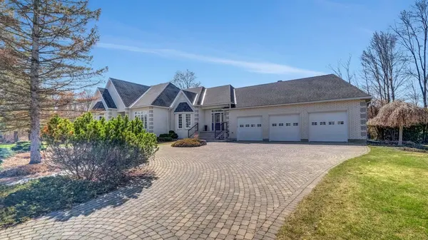 945 Fieldown ST, Orleans - Cumberland And Area, ON K4C 1B9