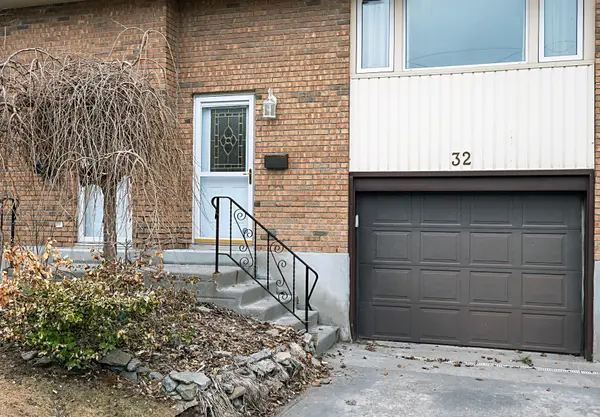 32 Ohare ST, Belleville, ON K8P 4N1