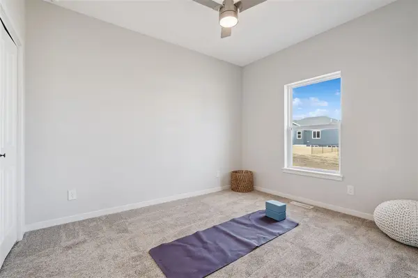 235 Chadwick Ln, Iowa City, IA 52245