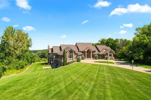 2310 NE Lakeridge Pl, North Liberty, IA 52317