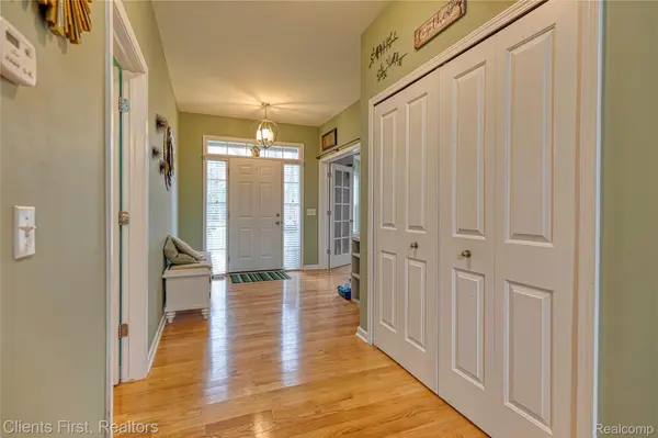 1291 Courtney CT, Hartland Township, MI 48353