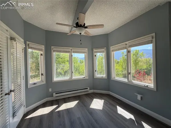 536 Observatory DR, Colorado Springs, CO 80904