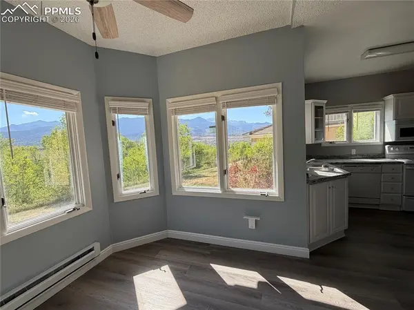 536 Observatory DR, Colorado Springs, CO 80904