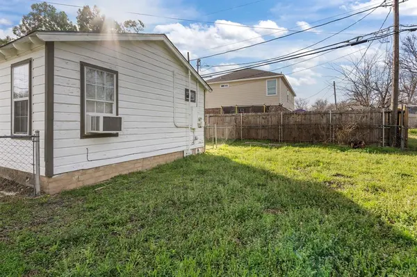309 Hallvale Drive, White Settlement, TX 76108