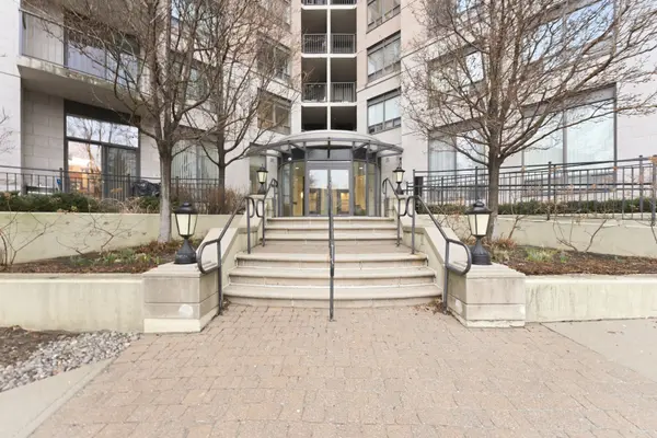 16 Dallimore CIR #PH20, Toronto C13, ON M3C 4C4