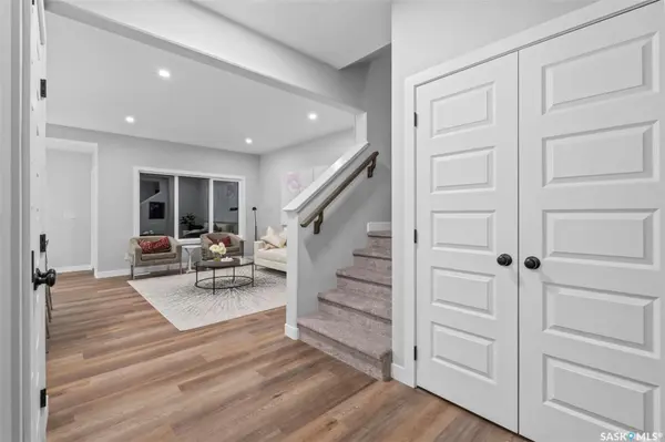 546 Traeger MANOR, Saskatoon, SK S7V 1Z3