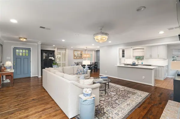 9709 Elmcrest Drive, Dallas, TX 75238