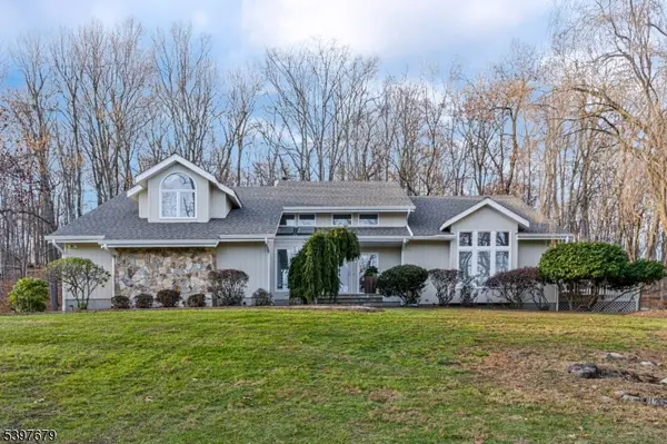 14 Lookout Dr,  Roxbury Twp.,  NJ 07852