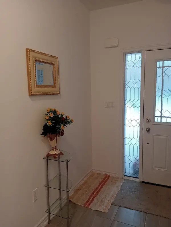 38 Milson CRES, Essa, ON L0M 1B5
