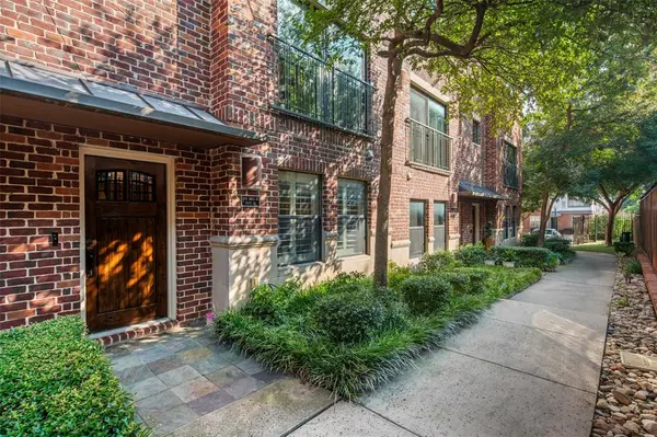 2411 N Hall Street #38, Dallas, TX 75204