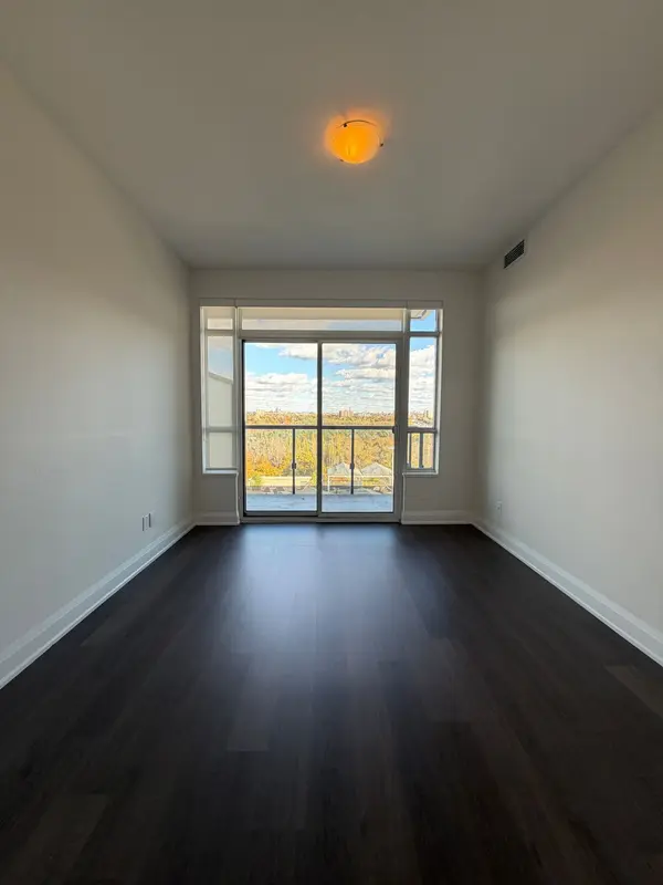 25 Fontenay CT #801, Toronto W08, ON M9A 0C4